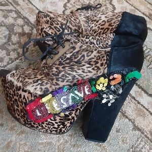 Vintage leapord platform